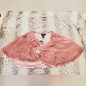 NEW WITH TAGS Faux Fur Shawl with Broach Closure. Plus Size.
